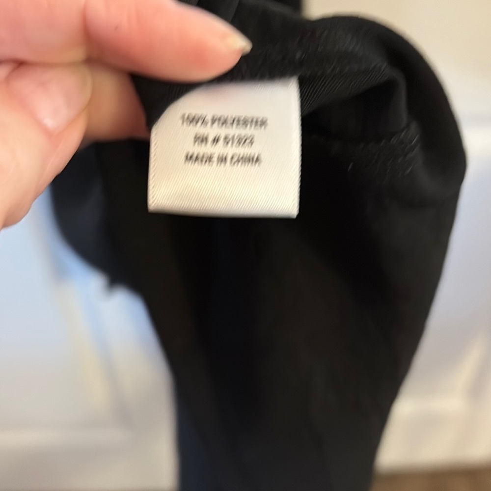 Elegant Black Ruffle Sleeve Romper - Picture 9 of 10